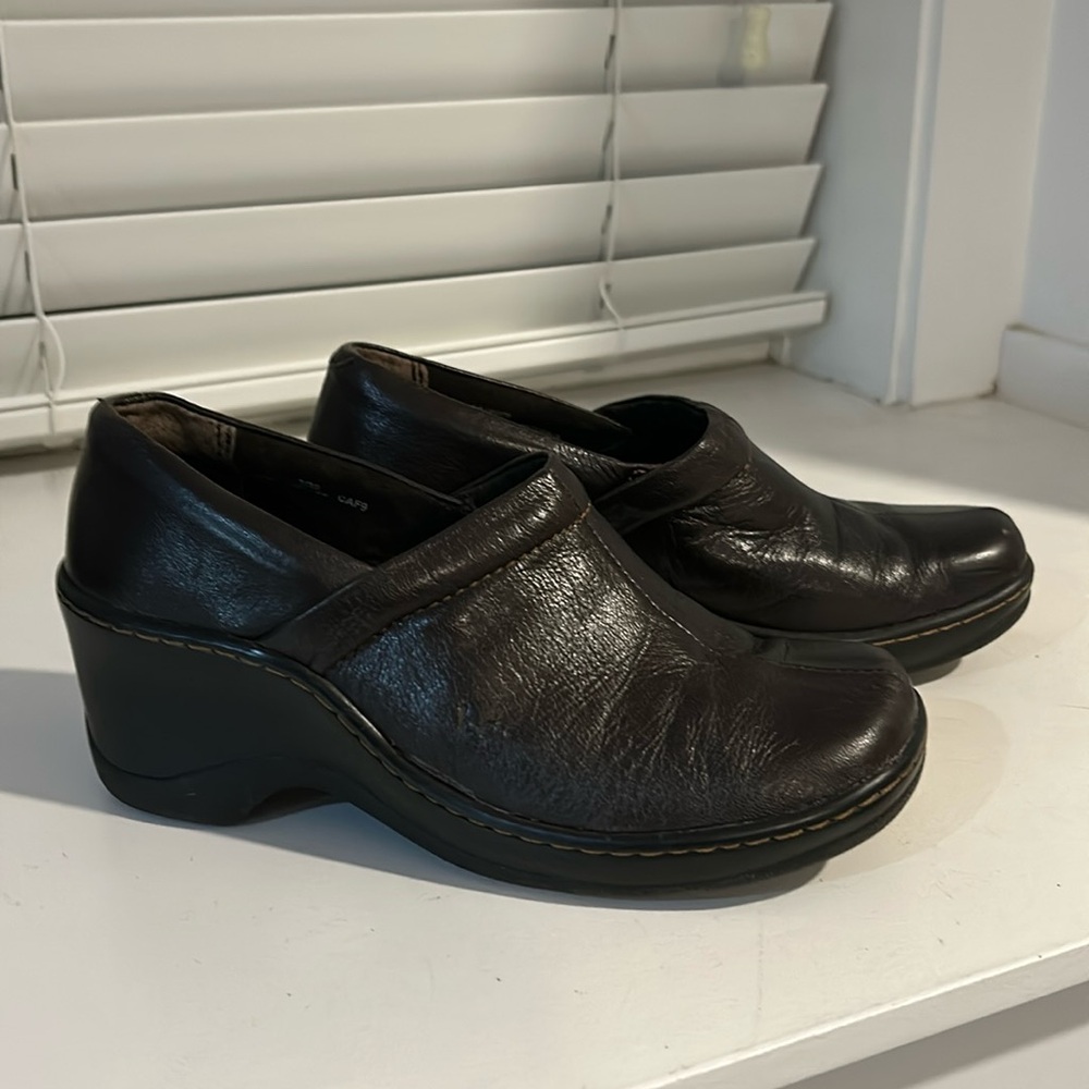Chocolate brown leather very comfortable shoes by B.O.C.